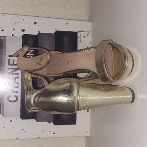 Madden Girl "Suzy" gold platform heel sandal, sz 7.5